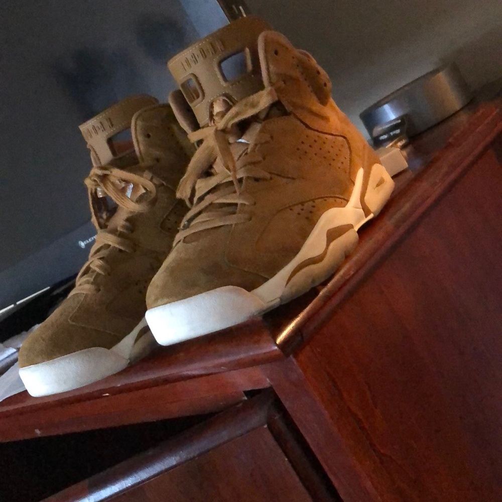 Jordan wheat retro 6s (size 9.5)